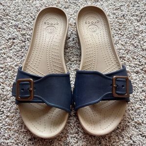 CROCS SARAH BUCKLE NAVY BLUE SLIDE SANDALS WOMEN SZ 10 EXCELLENT tiny pin hole